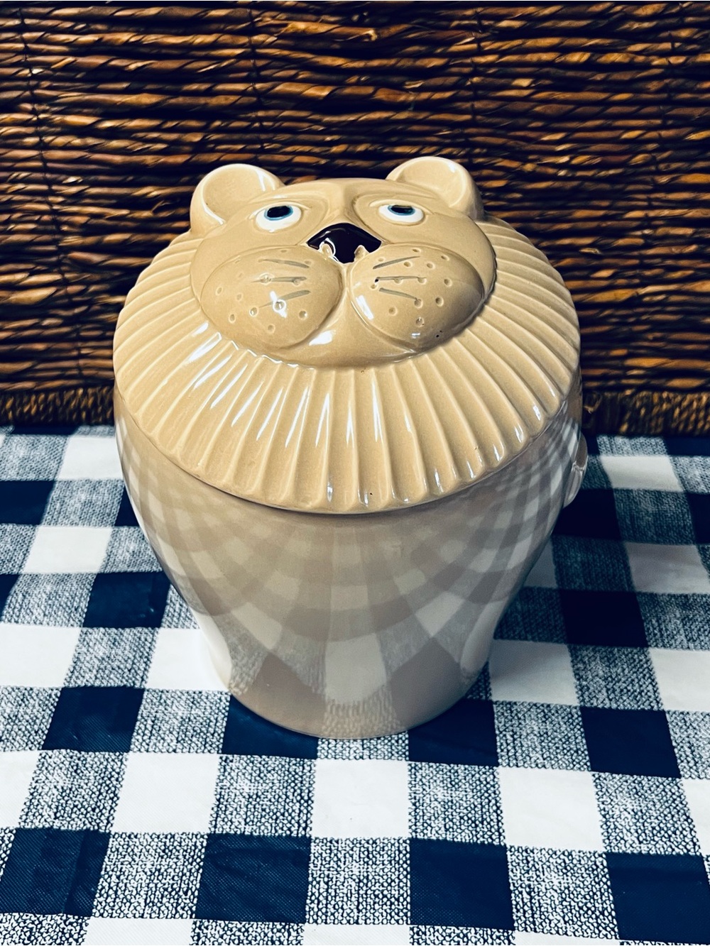 Vintage Mid-Century Ceramic Lion Cookie Jar - MCM Kitsch Japan Pottery - Tan